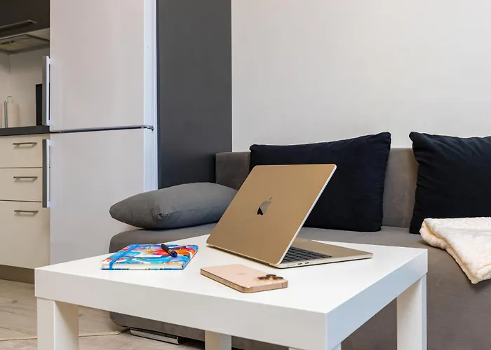 Valerie Walking Distance To Center *