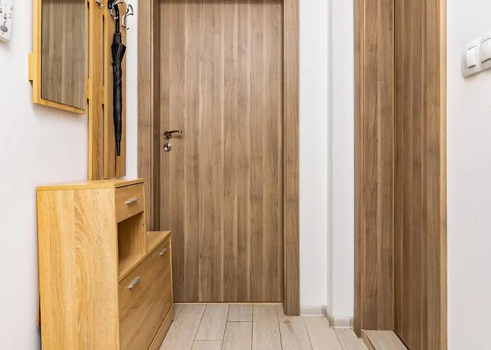 Valerie Walking Distance To Center *